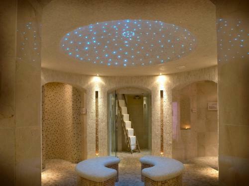 Westport Plaza Hotel, Spa & Leisure