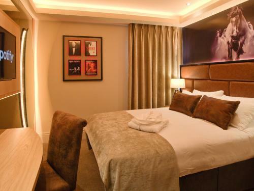 Spanish Arch Hotel