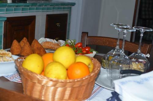 Mythos Holidays & Events