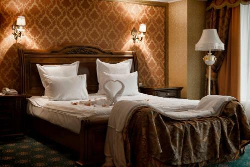 Diplomat Hotel And Business Center