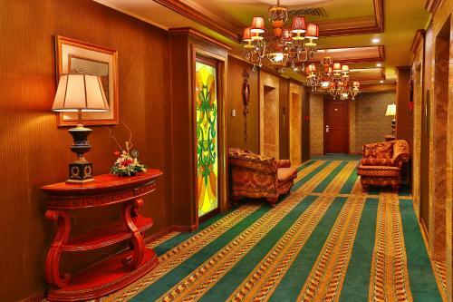 Diplomat Hotel And Business Center