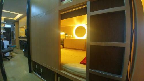 Inap At Capsule Hostel