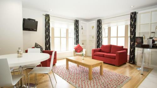 Hostal Brennan Court Guest Accommodation