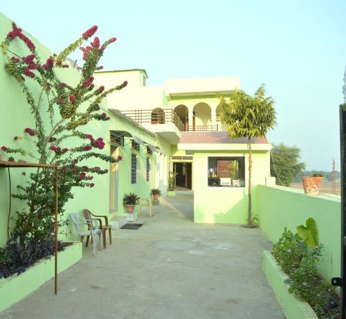 Hostal Saini Guest House