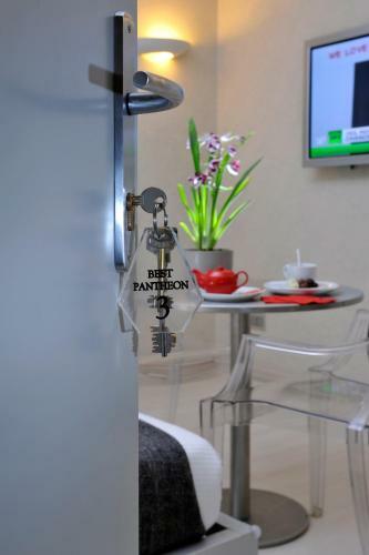 Bed & Breakfast Best (pantheon)
