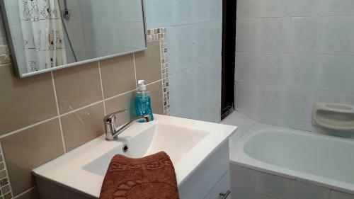 Hostal Lesanel - Guest House