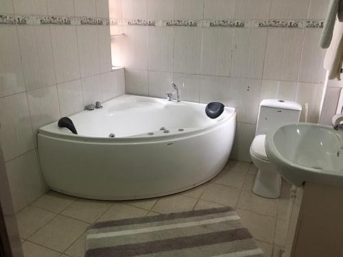 Beautiful Ensuite Room In An Elegant Home....