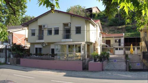 Hostal Kn Studio