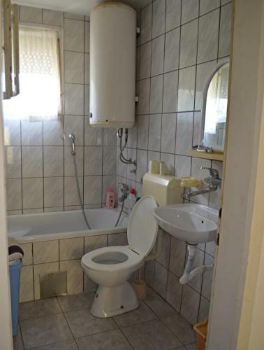 Leo Apartment