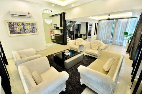 Iris Luxury Service Villa