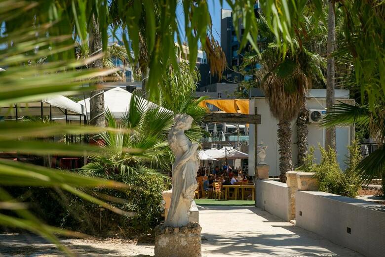 Beach Garden Hotel