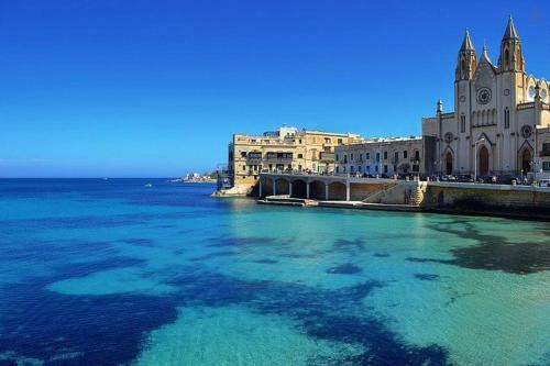 Apartment With Stunning Seaviews