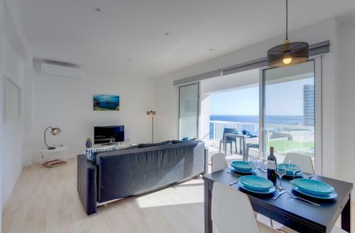 Apartment With Stunning Seaviews