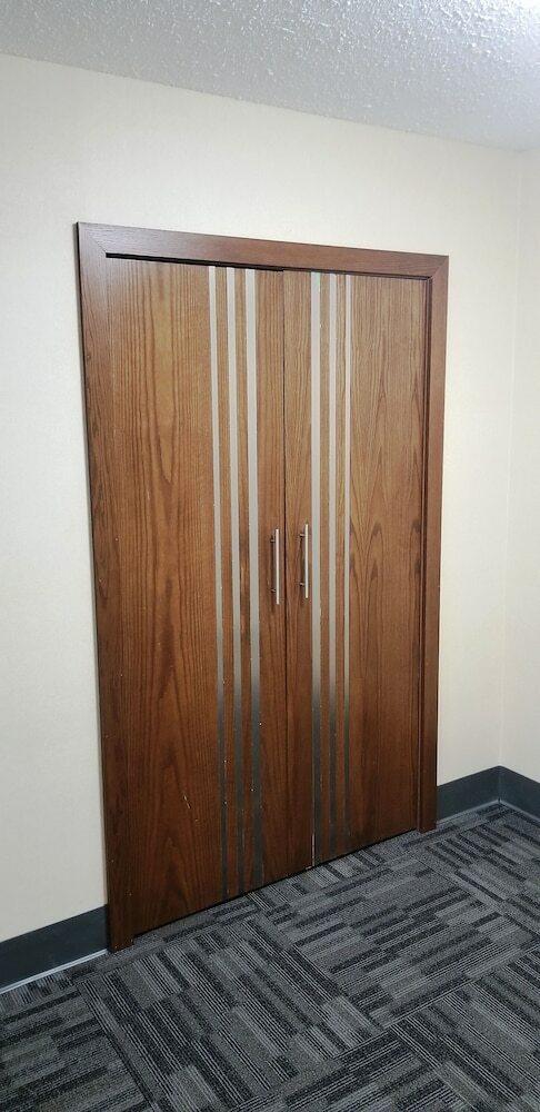 Hotel Econo Lodge Aeroport