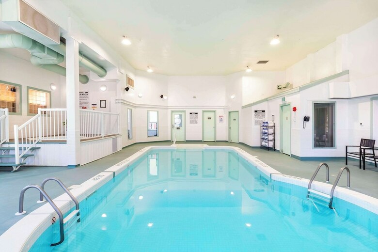 Hotel Comfort Inn And Suites