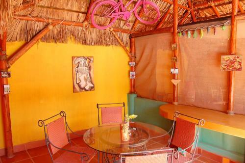 Hostal Leo's Baja Oasis