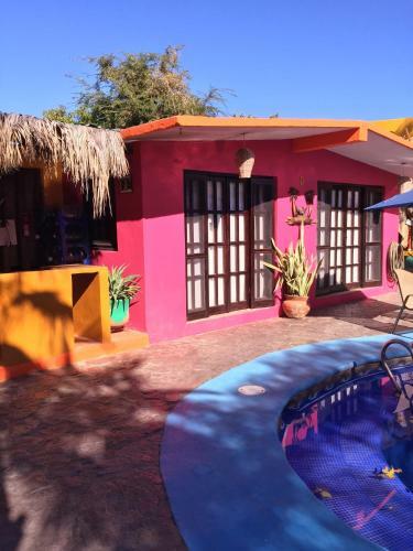 Hostal Leo's Baja Oasis