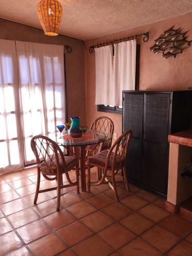 Hostal Leo's Baja Oasis