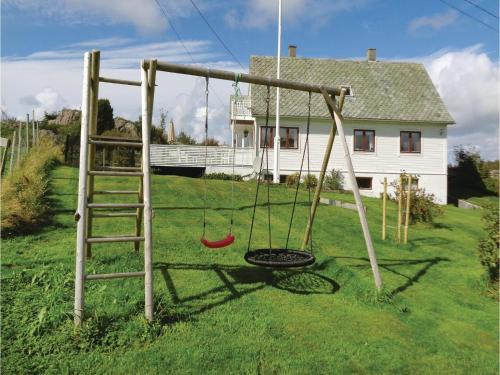 Four-bedroom Holiday Home In Bremnes