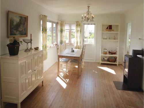 Four-bedroom Holiday Home In Bremnes