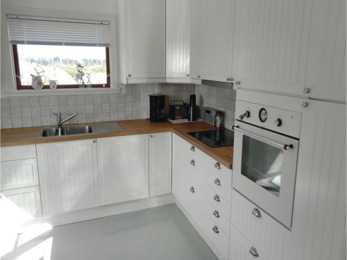 Four-bedroom Holiday Home In Bremnes