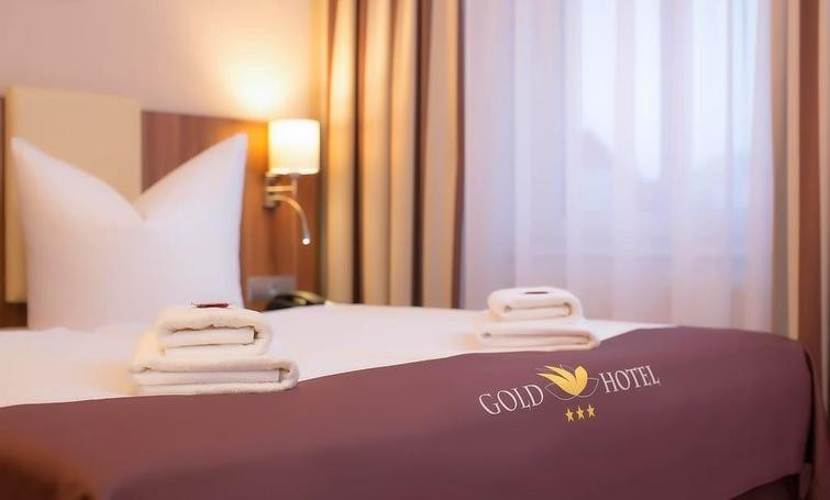 Gold Hotel