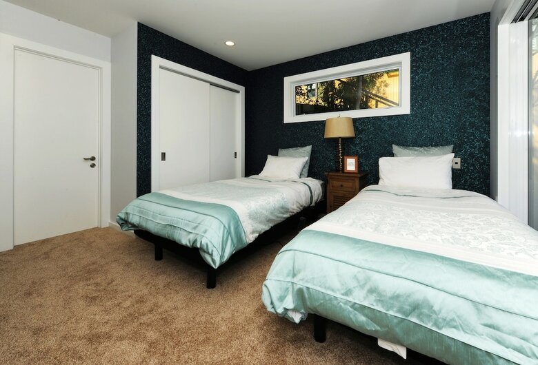 Dh Lakeview Villa
