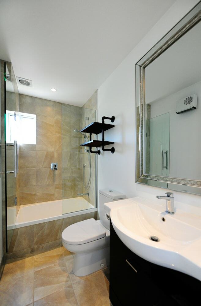 Dh Lakeview Villa