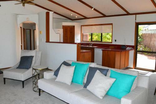 20 De Surville Road