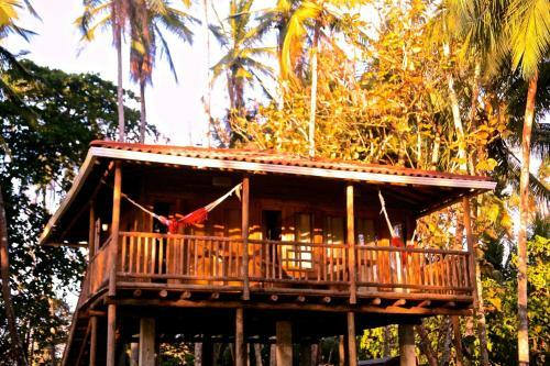 Hotel Oasis Surf Camp