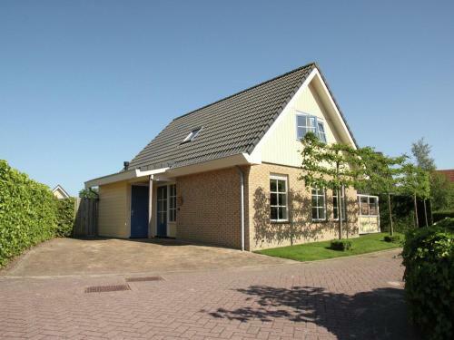 Attractive, Detached Holiday Home In Small-scale Holiday Park
