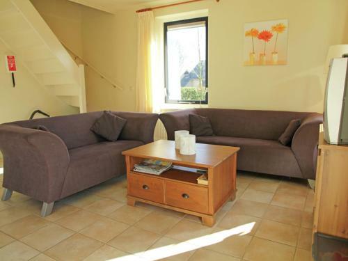 Pleasant Holiday Home In Gaasterlan-sleat With Parasol