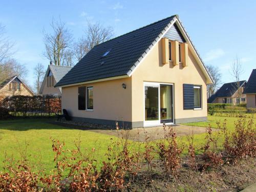 Pleasant Holiday Home In Gaasterlan-sleat With Parasol