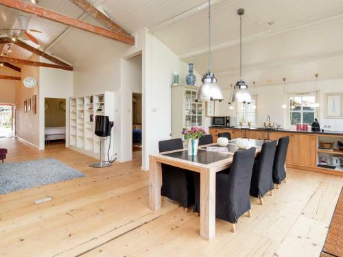 Luxurious Holiday Home Along The Dutch Coast With Jacuzzi