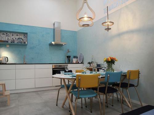 Splendid Waterfront Holiday Home In Uitwellingerga