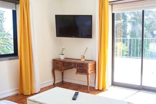 Cascais Cool Hostel Suites & Pool