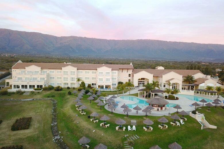 Hotel Howard Johnson Plaza Spa & Convention Center