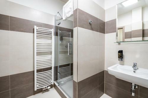 Hostal Penzion Dionysos Pod Kartouzkou