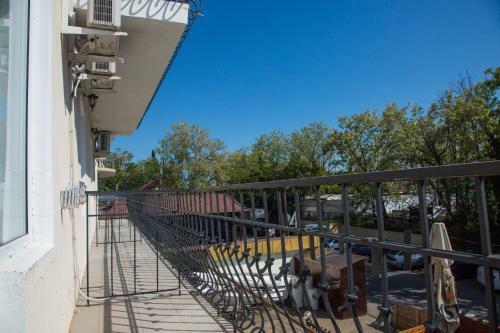 Ev Roshel Hotel