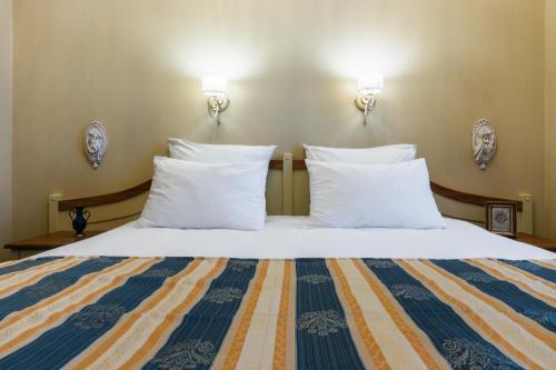 Pilau Business Hotel