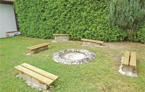 Three-bedroom Holiday Home In Velke Popovice