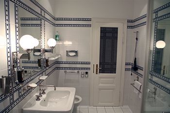 La Scala Apartments