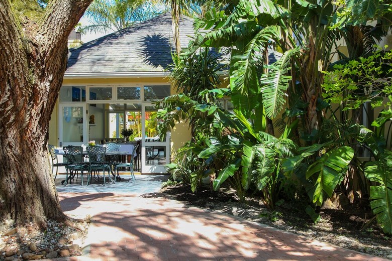 Hostal Hunneyball House