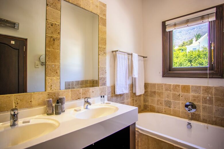Hostal Cape Riviera Guesthouse