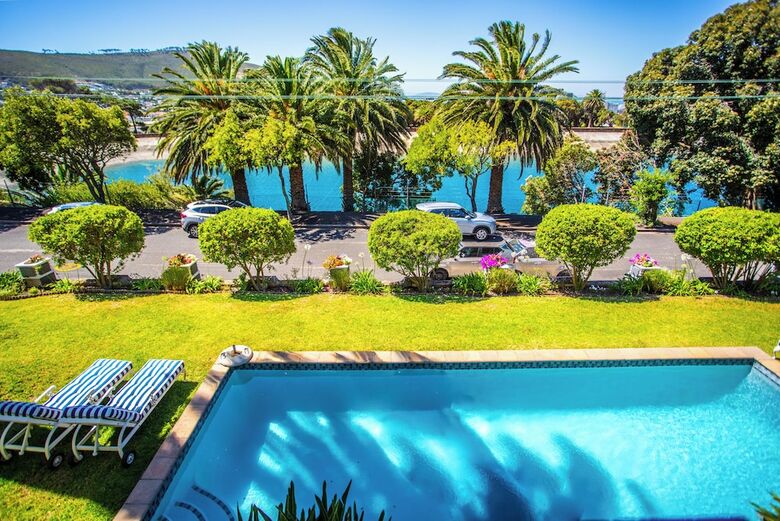 Hostal Cape Riviera Guesthouse