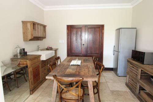 Hostal Alphen Drive