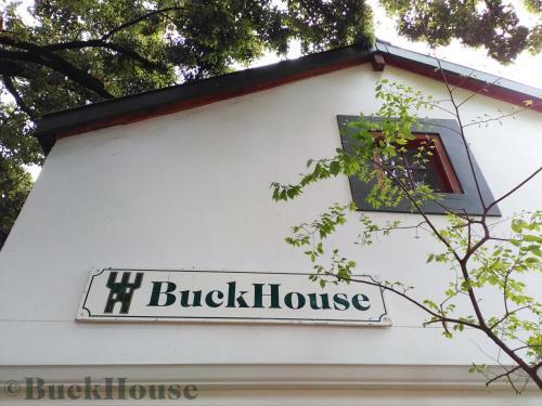 Buckhouse Elegant Village Apartment
