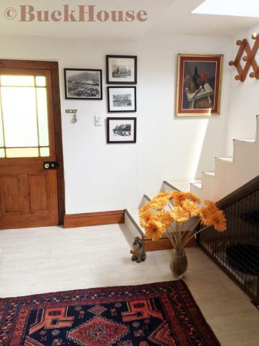 Buckhouse Elegant Village Apartment