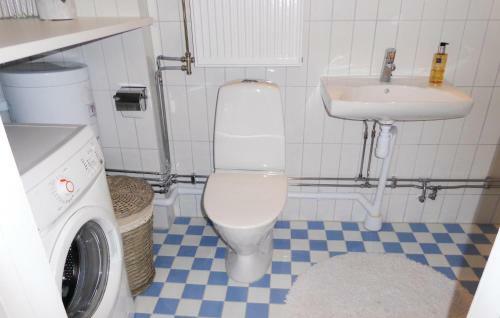 Two-bedroom Holiday Home In Stjarnhov