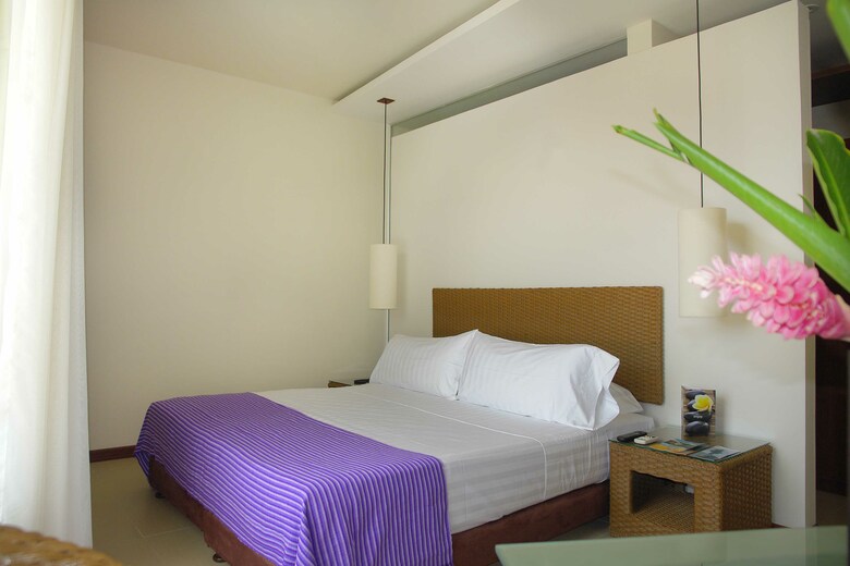 Santorini Hotel & Resort